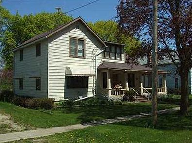 2nd image of 109 E Oak St