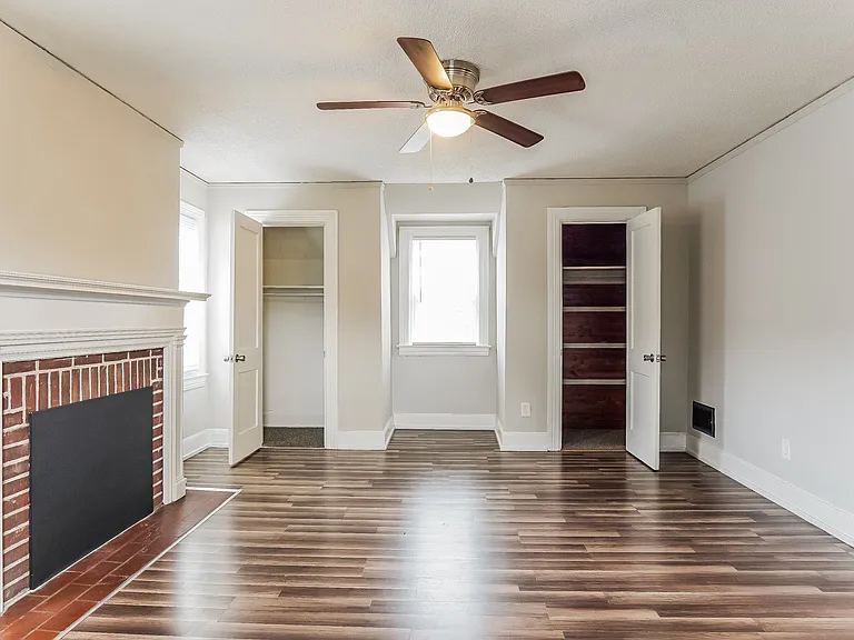 392916_020_living_room_13574064.jpg