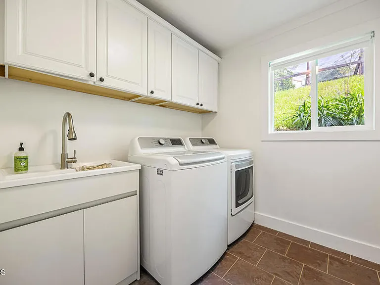 107 Alto Dr — Photo 25