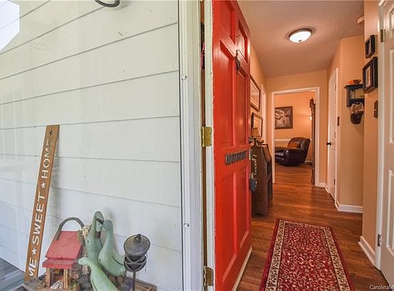4th image of 168 Pilgrim Cir