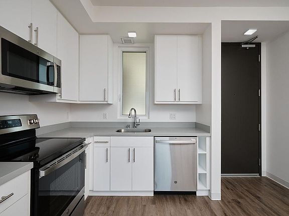 3rd image of 4015 Kansas St #301