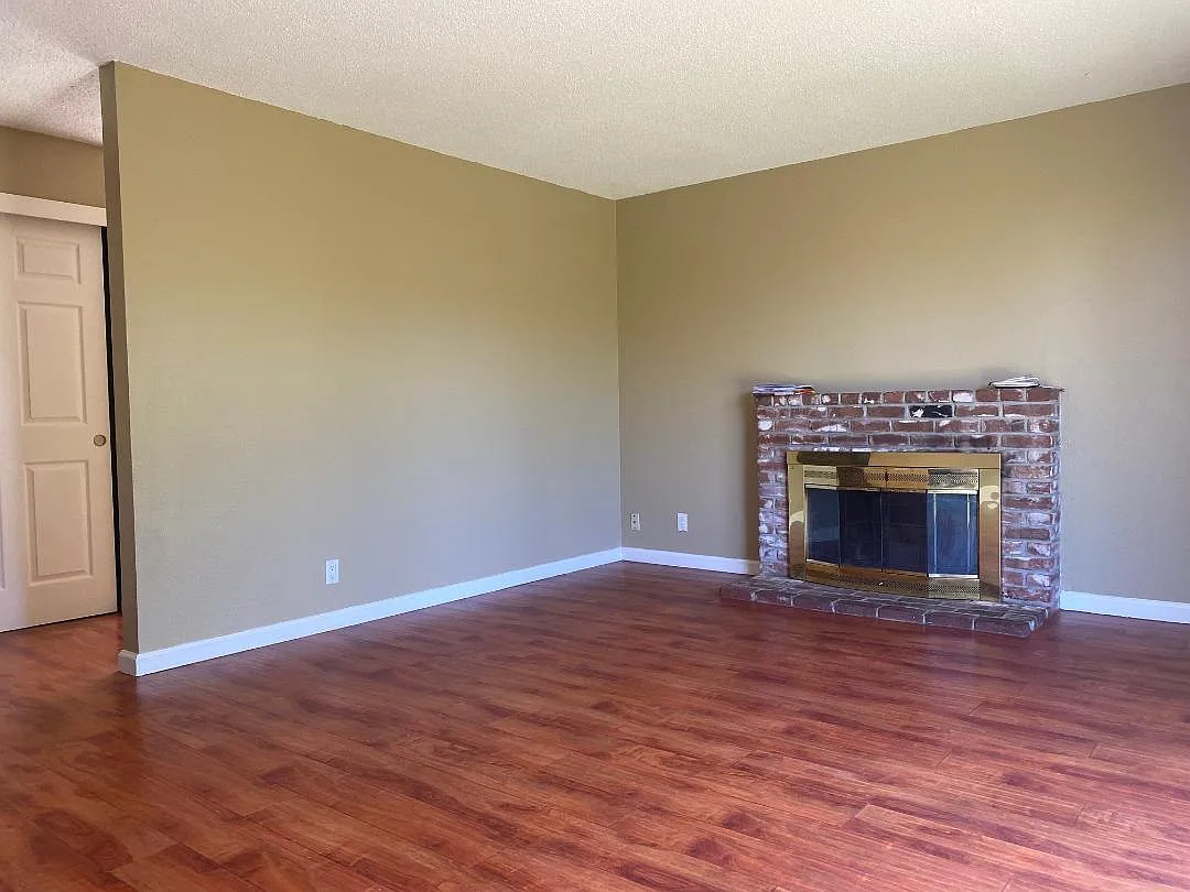 4 bed, 1305 sqft, $2,500 — Photo 4