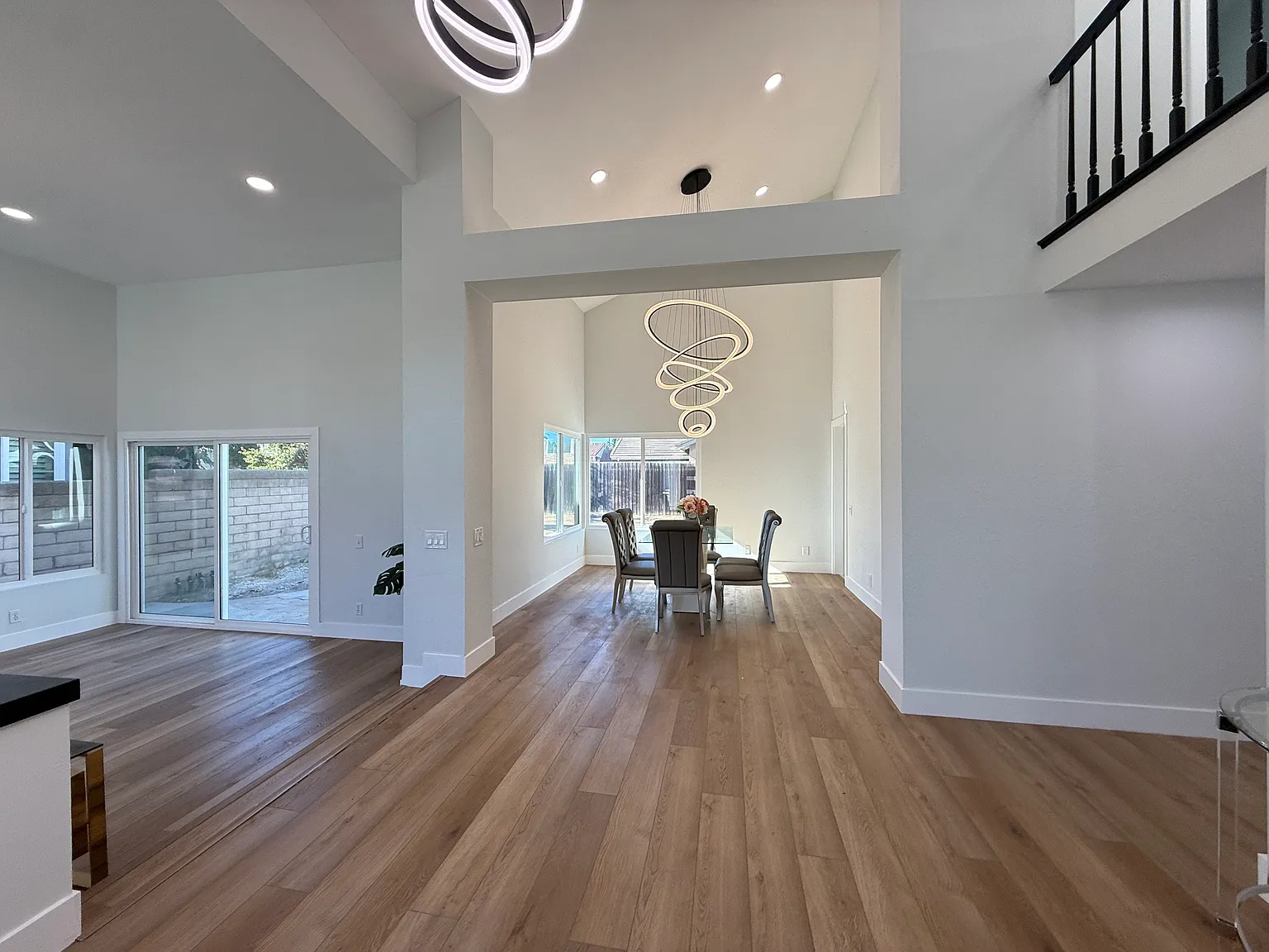 4 bed, 3.5 bath, 2696 sqft, $7,800 — Photo 2