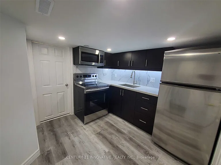 991 Hortop St — Photo 5