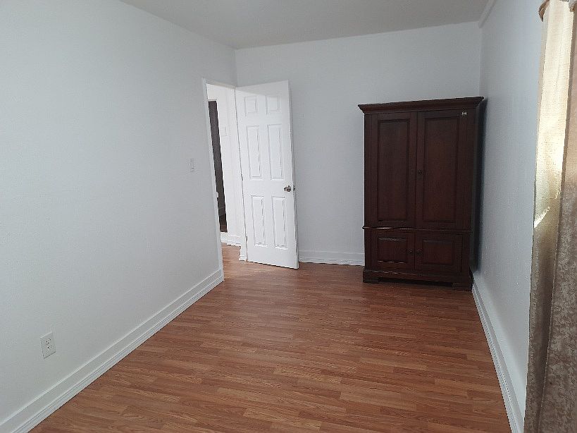 2nd image of 1050 Walnut Woods Ct