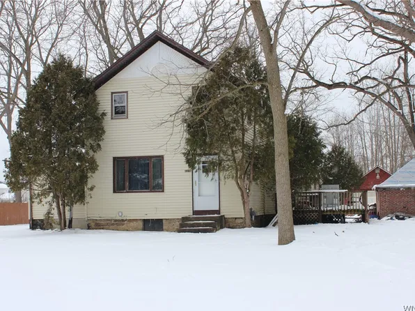 7216 Schultz Rd, North Tonawanda, NY 14120