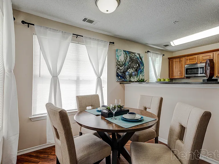 Riverwalk Apartment Homes — Photo 10