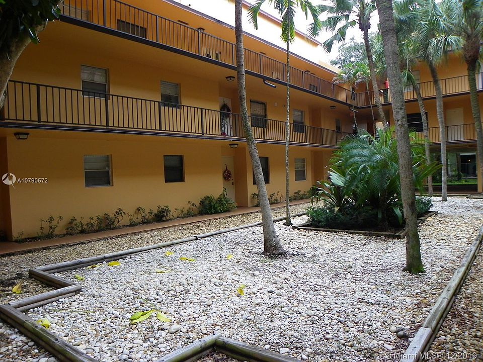 1st image of 400 Commodore Dr APT 202