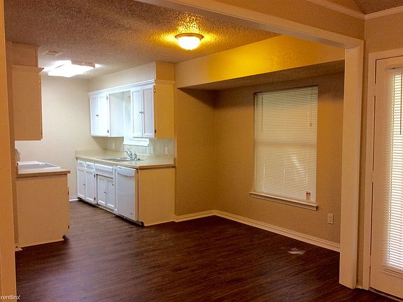90900586_821 Vaughn Dr_Burleson_TX_2016- 3