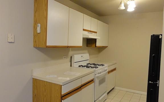 2nd image of 21W581 North Ave APT 54