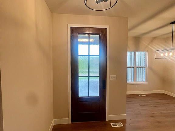 3rd image of 3607 Kelly Dr