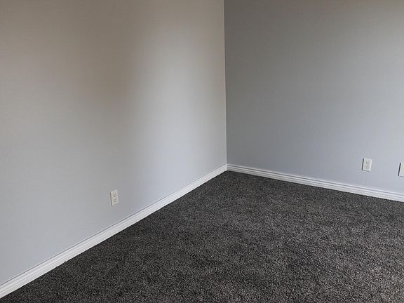 Brand new carpet and paint throughout!