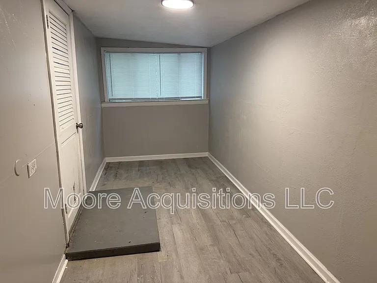 1108 W Center St — Photo 17