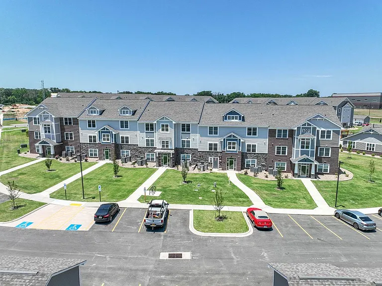 Signature Pointe Apartment Homes — Photo 63