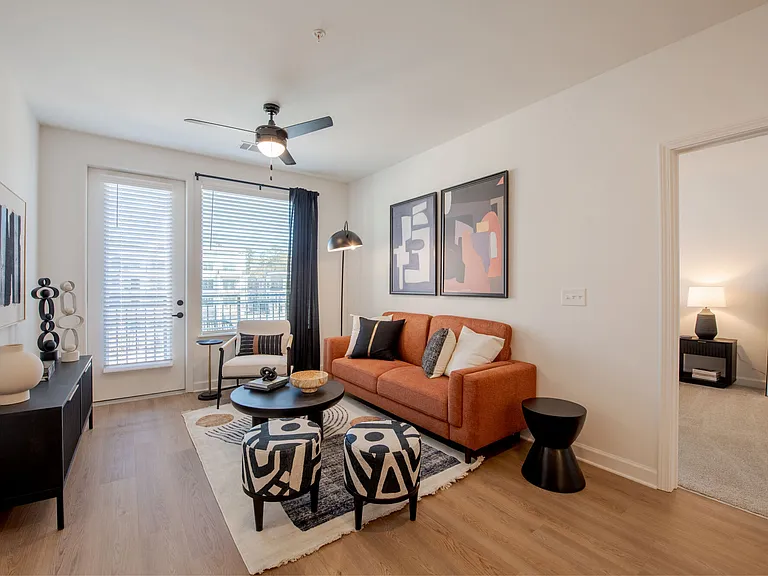 Taryn at 401 — Photo 24