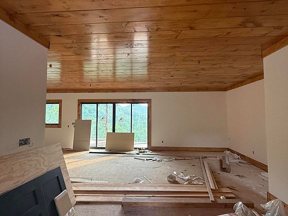 2nd image of 2054 Spurling Rd