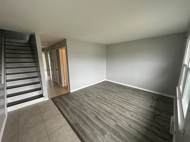 1529 Sheffield Ave #1529 — Photo 2