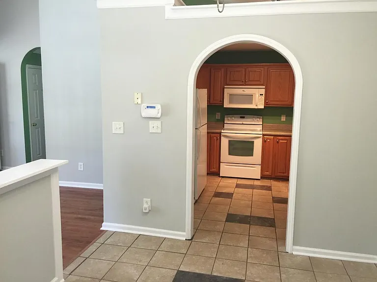 111 E Rockway St — Photo 9
