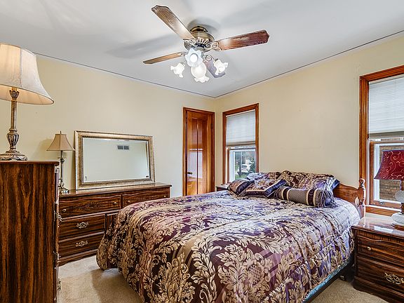 5th image of 182 Martin Ln