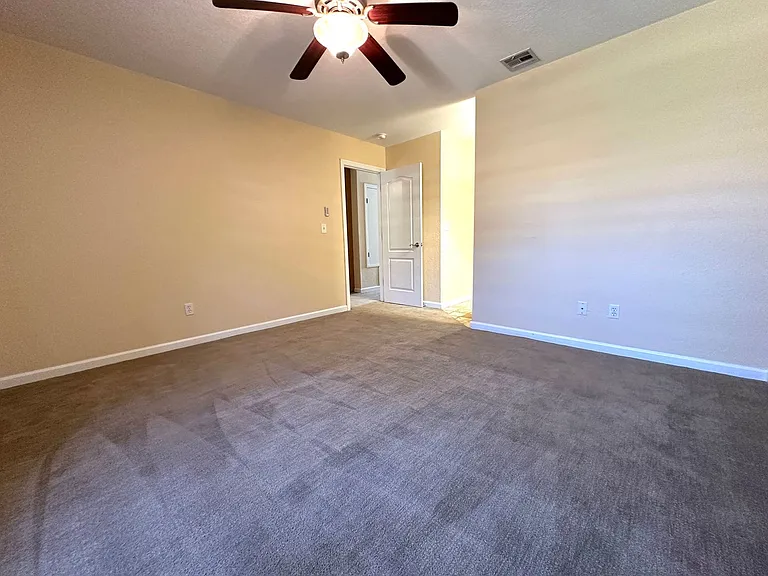 4004 Elmo Loop #D — Photo 12