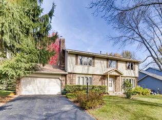 9464 Newcastle Rd, Woodbury, MN 55125