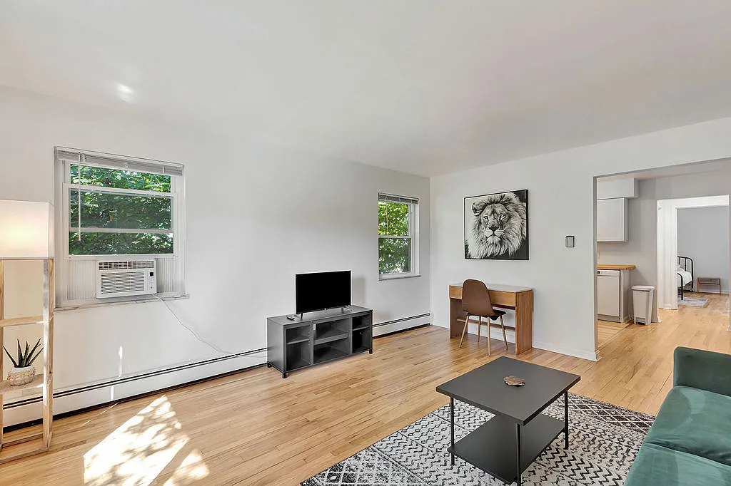 2948 Wardall Ave — Photo 3