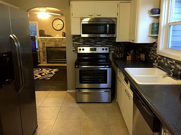 4th image of 18401 E Riverway Ave