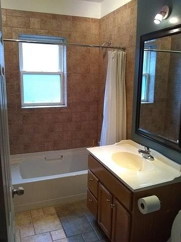2nd image of 1626 W Farwell Ave APT 1H