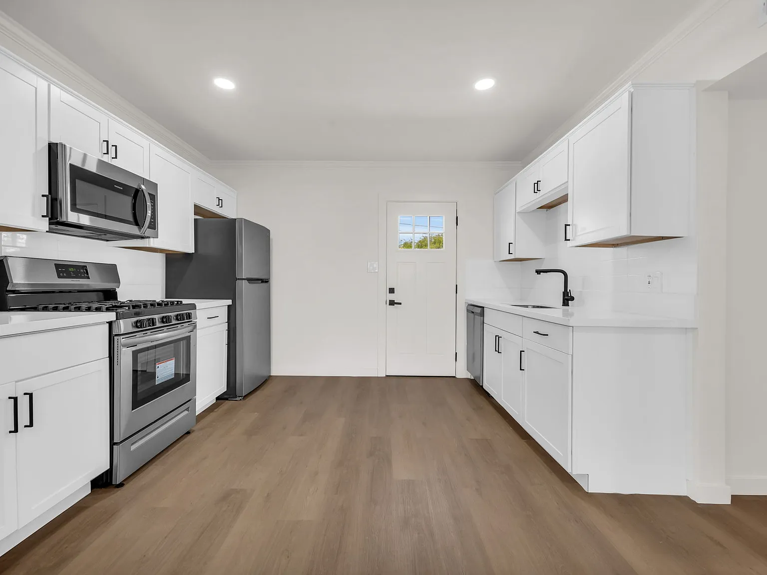2 bed, 875 sqft, $1,800 — Photo 3