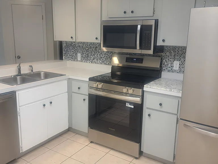 810 Druid Pl — Photo 3