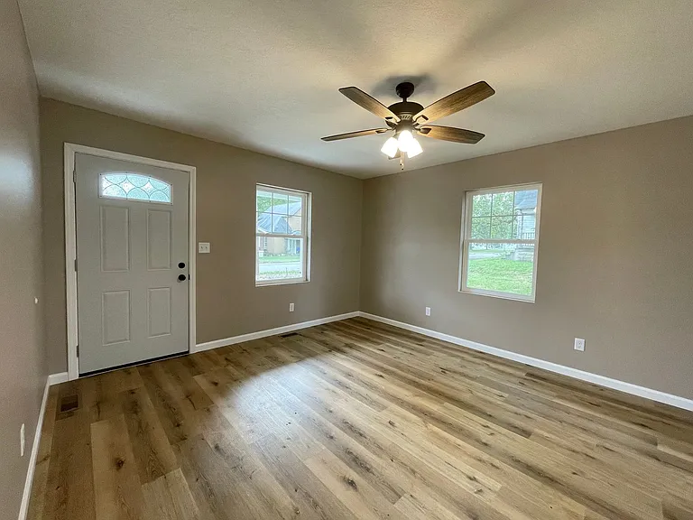2200 Ash St — Photo 3