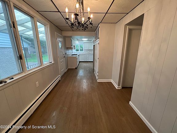 4th image of 305 N Hyde Park Ave