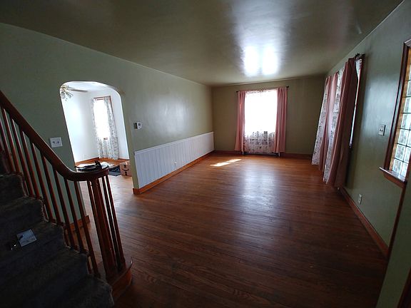 5th image of 489 E 9th St