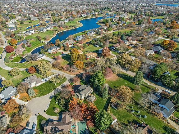 2nd image of 870 SE Walnut Ridge Dr