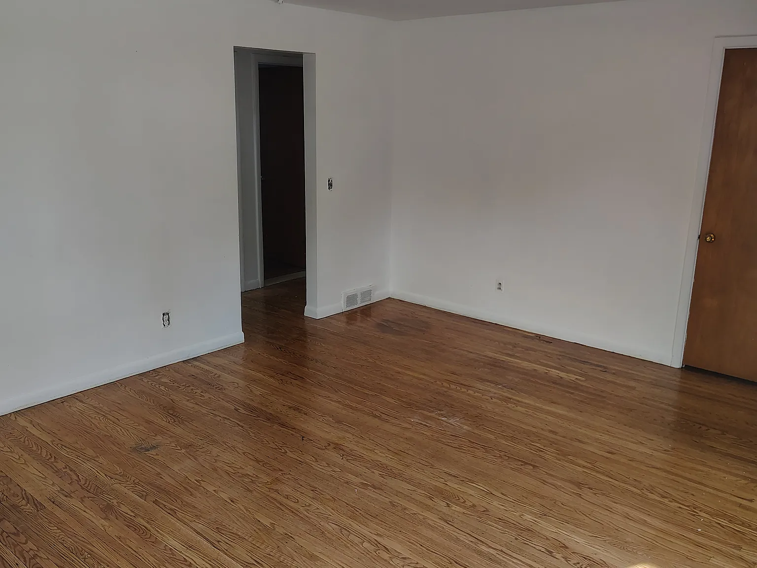3 bed, 1.5 bath, 1344 sqft, $1,900 — Photo 4