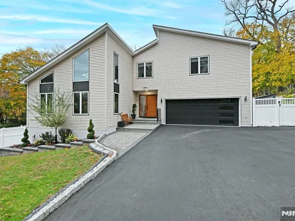 11 Campbell Ave, Woodcliff Lake, NJ 07677