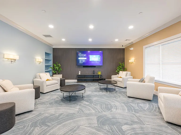 Axis at Lakeshore — Photo 8