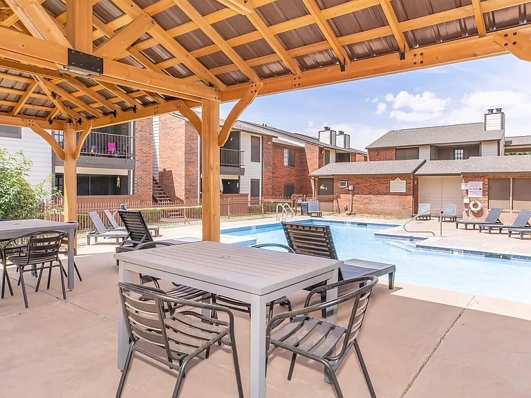 Woodcrest Apartments — Photo 8