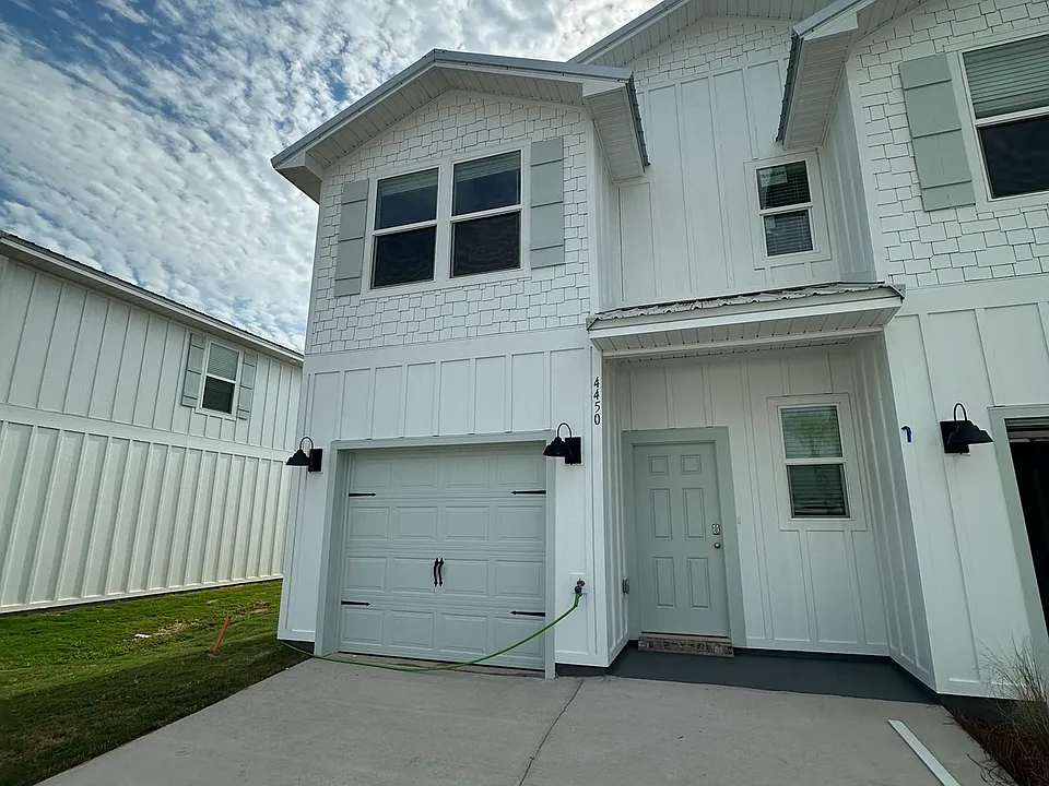 4450 Lost Bay Dr