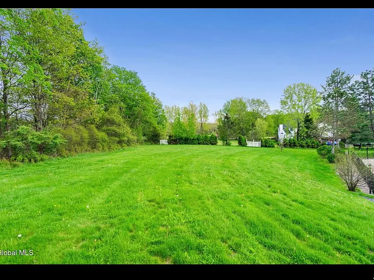 8 Fox Glove Ct — Photo 42