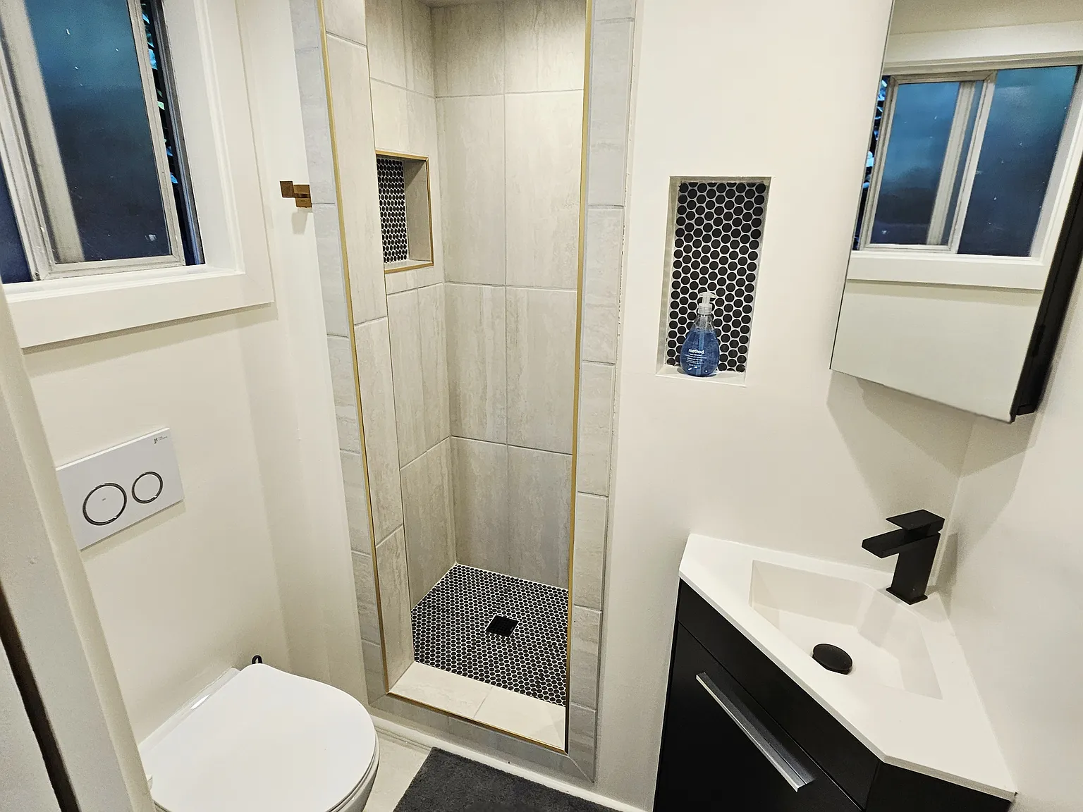 Studio, 250 sqft, $2,750 — Photo 4