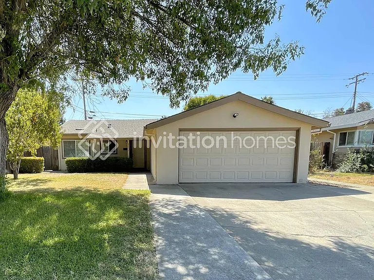 8892 Kelsey Dr — Photo 1