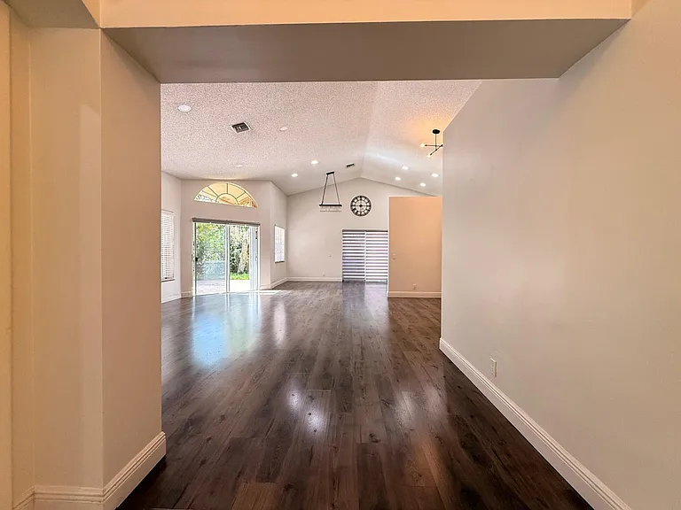 11042 Topeka Pl — Photo 3