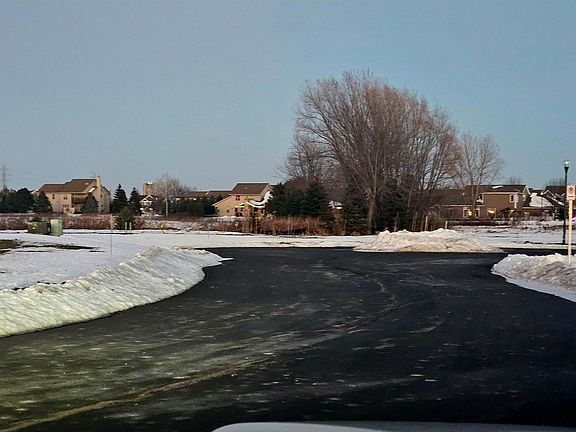 4th image of 8 W 8th St