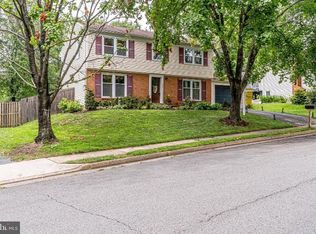 609 Merlins Ln, Herndon, VA 20170