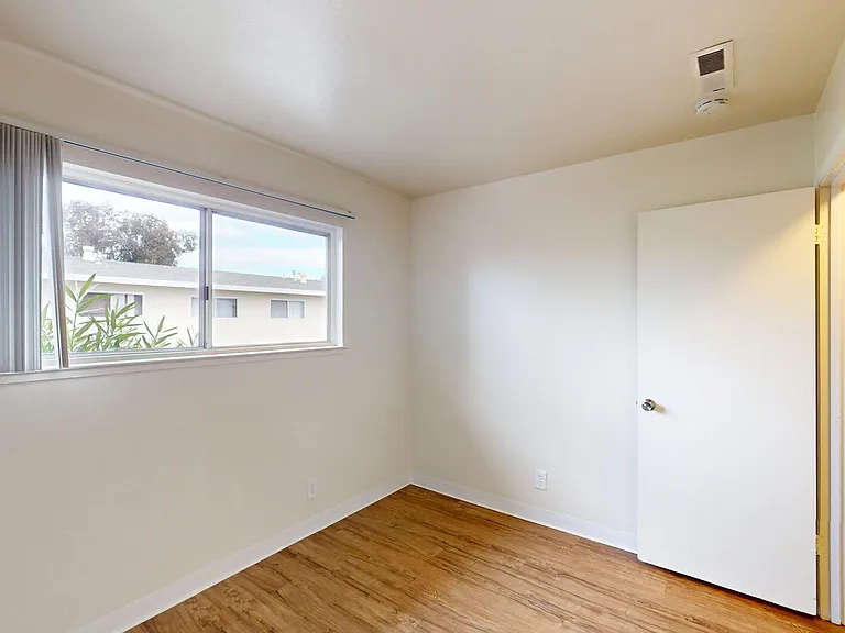 Bay Terrace — Photo 30