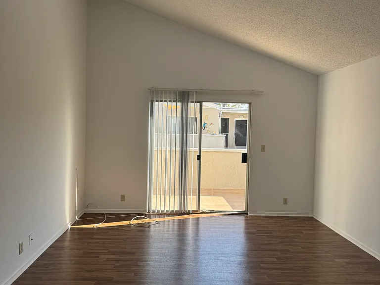 Huntington Harbour Villas — Photo 9