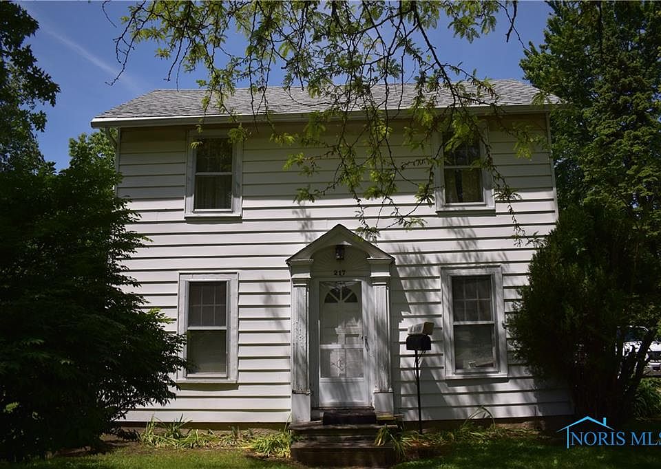 1st image of 217 E Leggett St