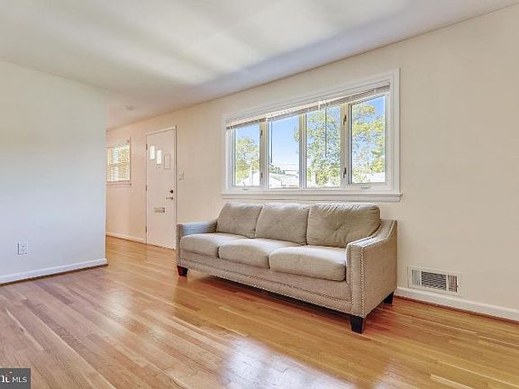5th image of 10019 Mayfield Dr