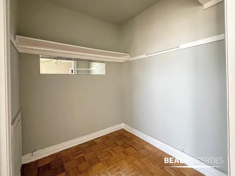 711 West Belmont — Photo 12